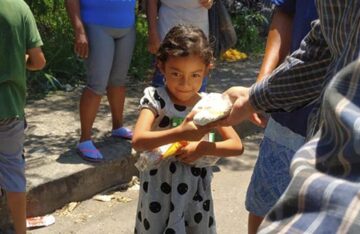 Llevando Ayuda a los Niños en Brasil