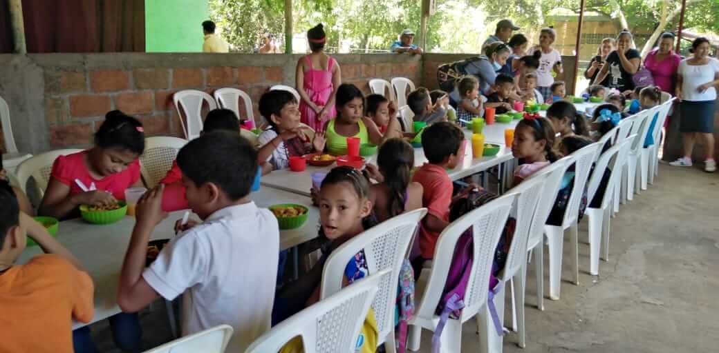 Entrega de Alimentos en Léon Nicaragua